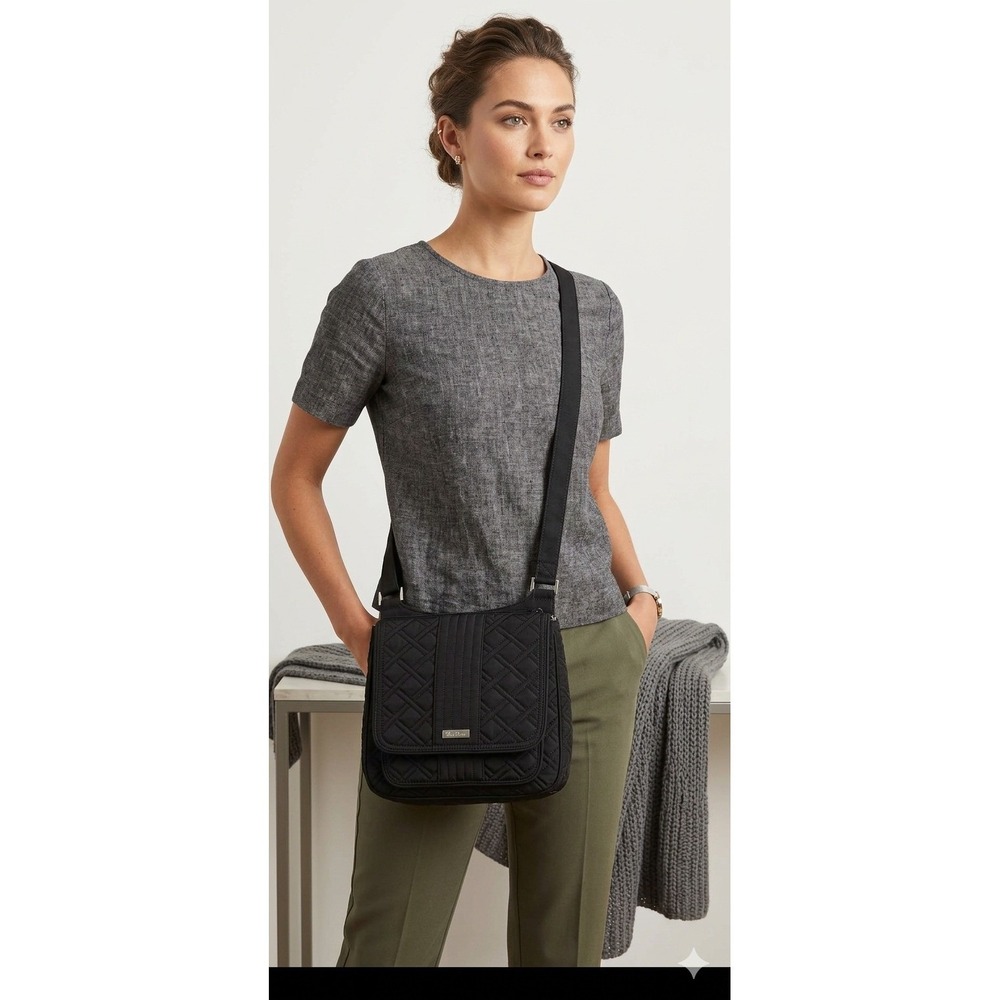 Vera Bradley‎ Black Quilted Microfiber Crossbody Messenger Bag Flap Closure